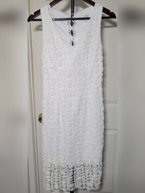 Bisou Bisou White Lace Dress Size 8 Sleeveless V Neck Lace Up Back Lined Midi